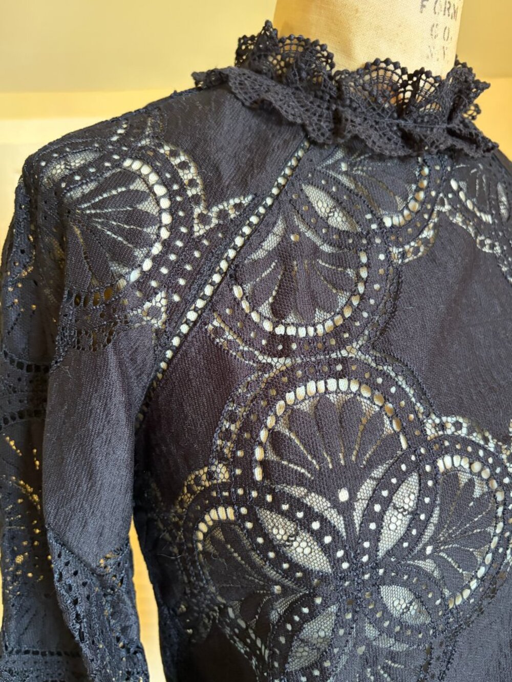 Sezane Bianca Top in Black sz 32 XXS
